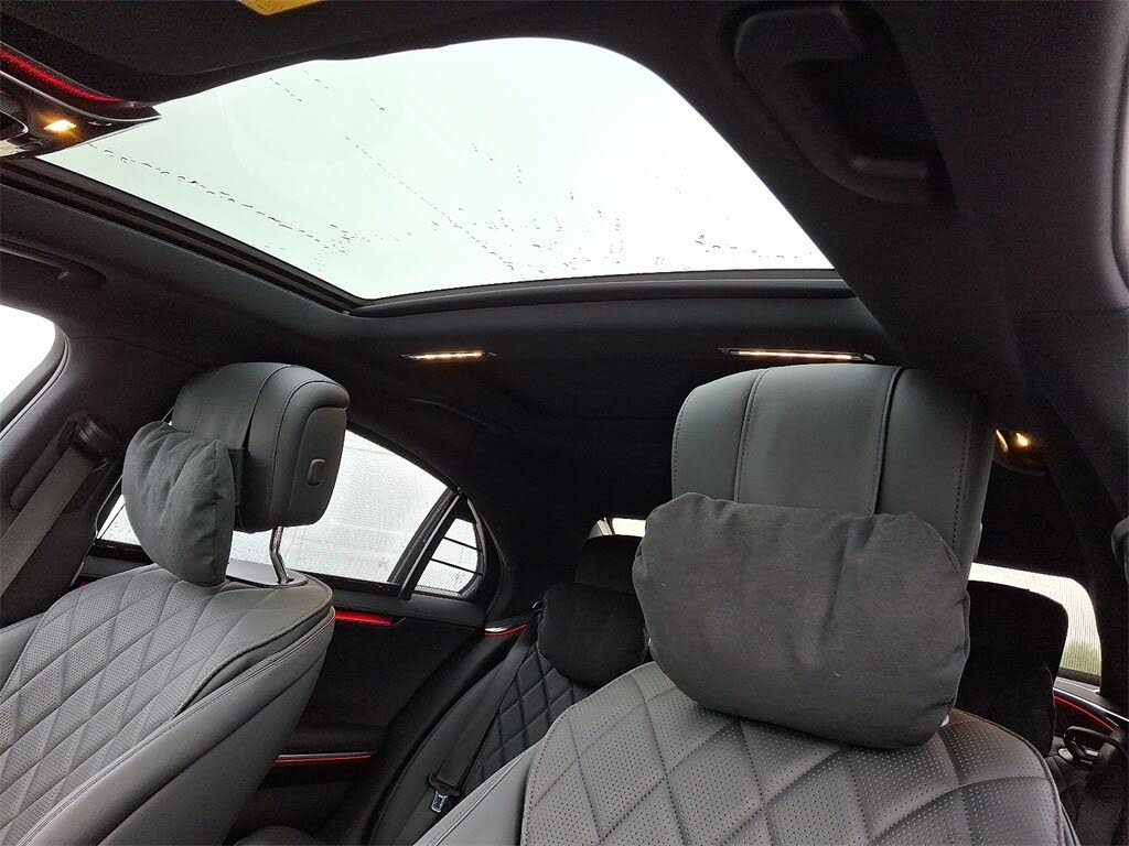 First Class Sedan Image